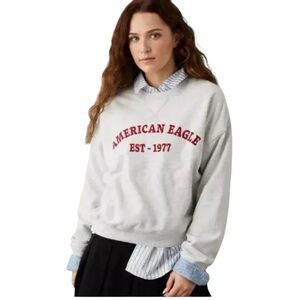 American Eagle Outfitters Women's Light Gray Sweatshirt with Red Print